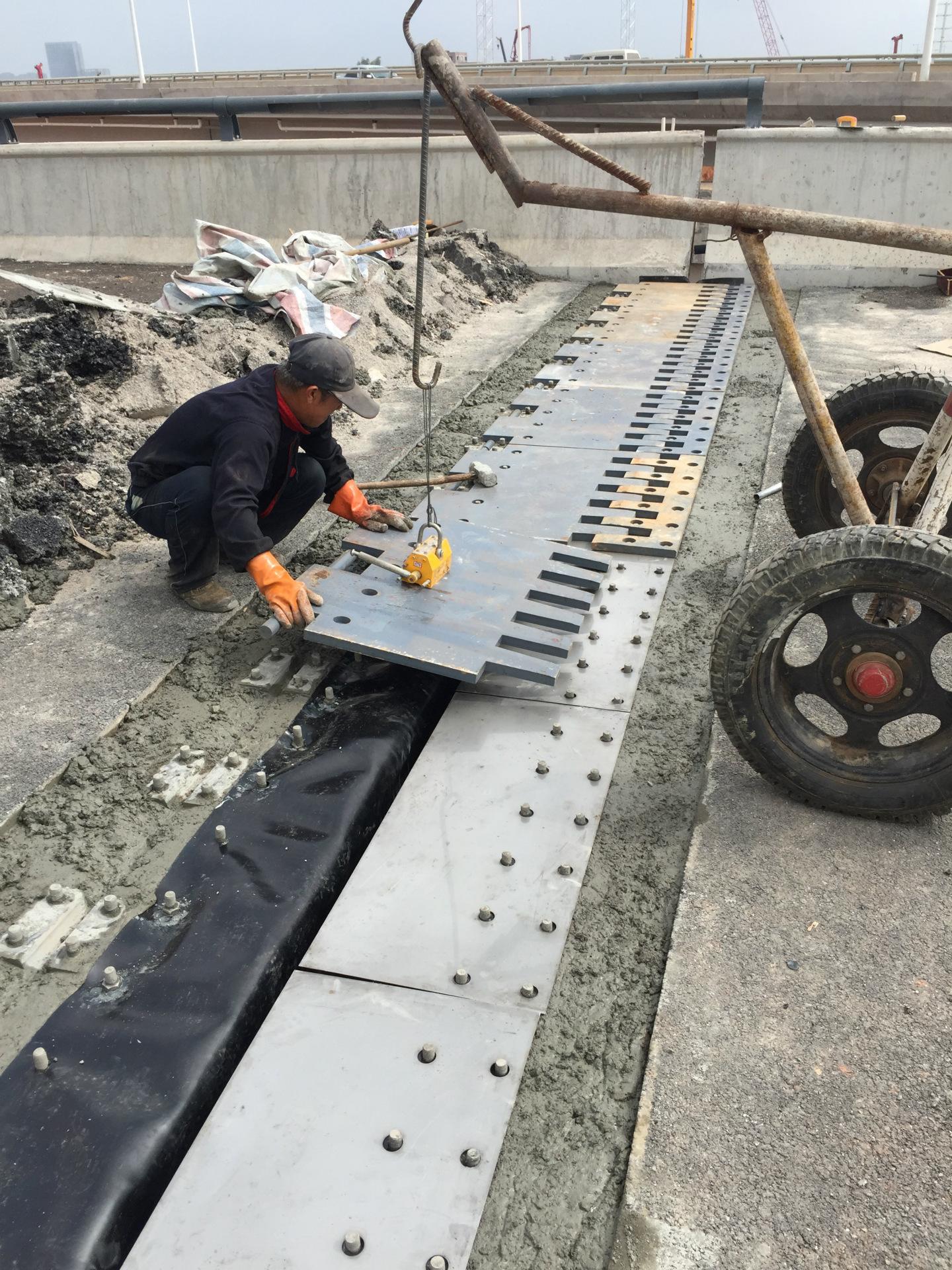 山西陽泉梳齒橋梁伸縮縫廠家
