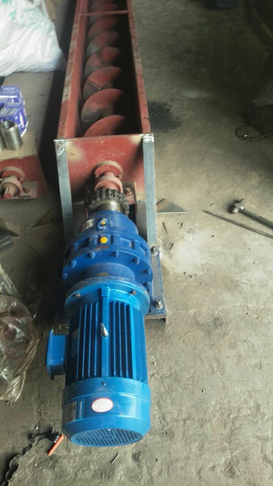 600型號U型螺旋輸送機 v型螺旋輸送機驅(qū)動裝置有哪些組成