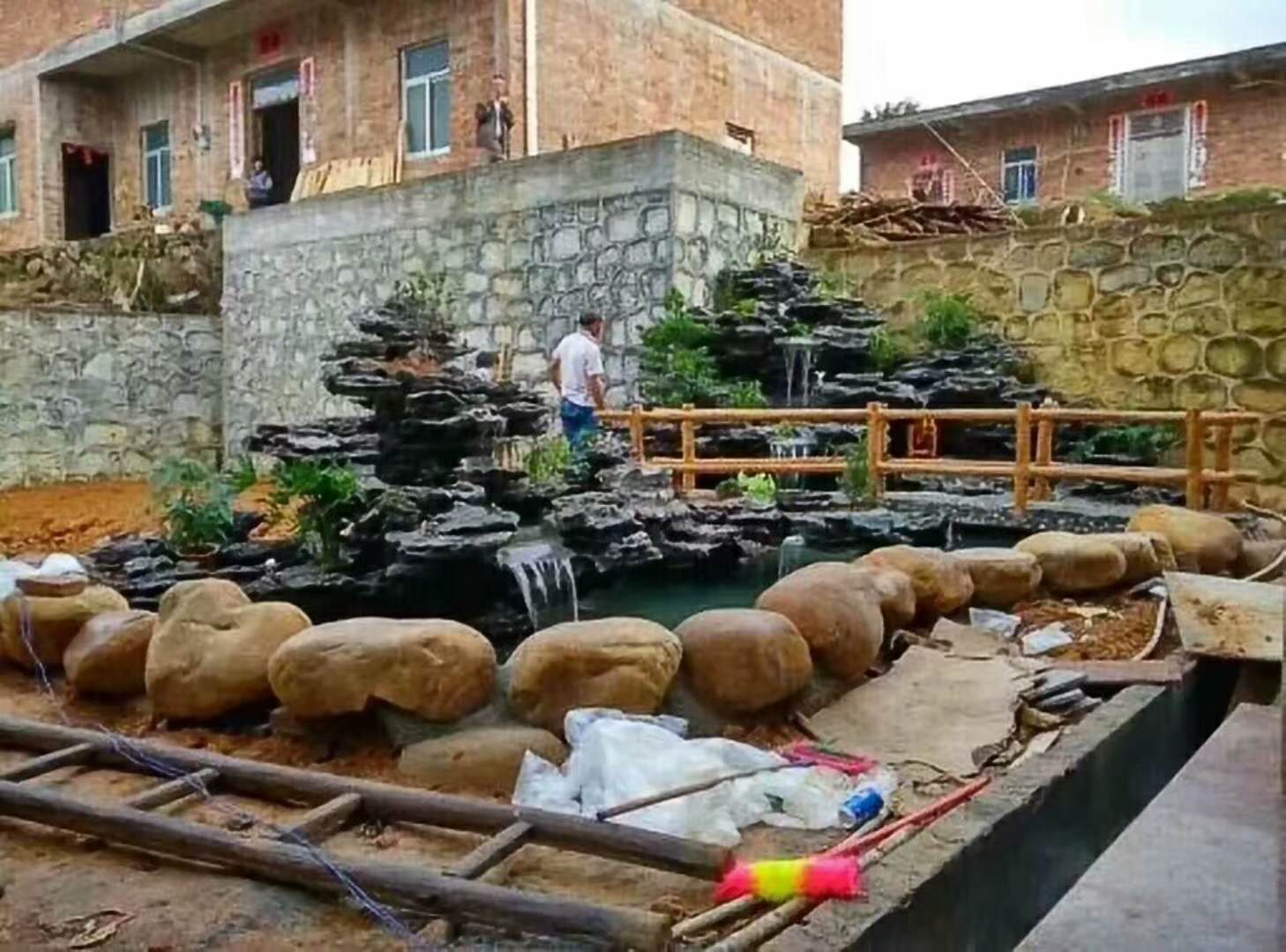 園林工程設(shè)計(jì)施工上海諧積園林有限公司有多年的園林設(shè)計(jì)施工經(jīng)驗(yàn)，