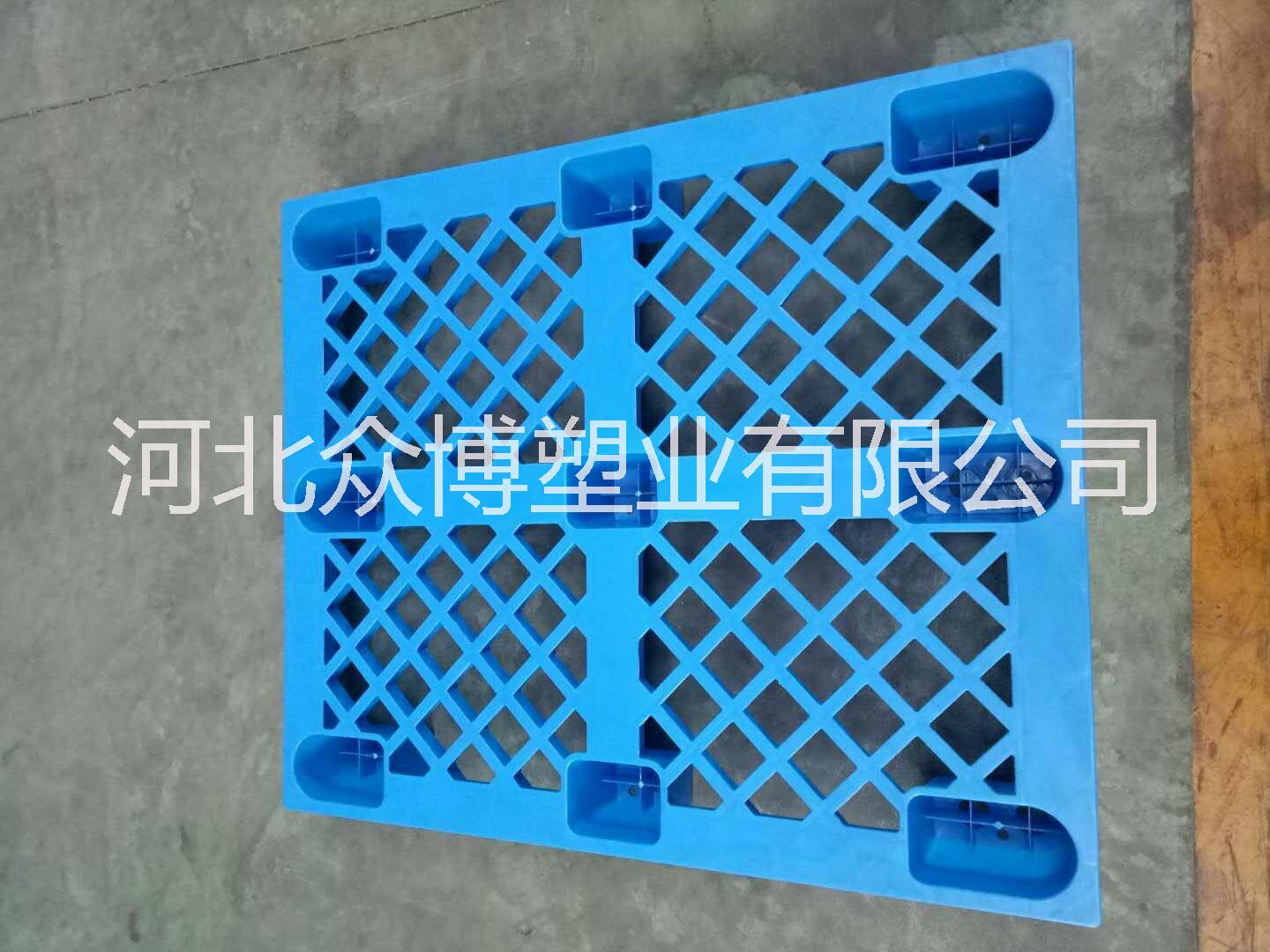 河南九腳網(wǎng)眼塑料托盤 河南九腳網(wǎng)眼塑料托盤， 河南九腳網(wǎng)眼塑料托盤，九腳托盤供