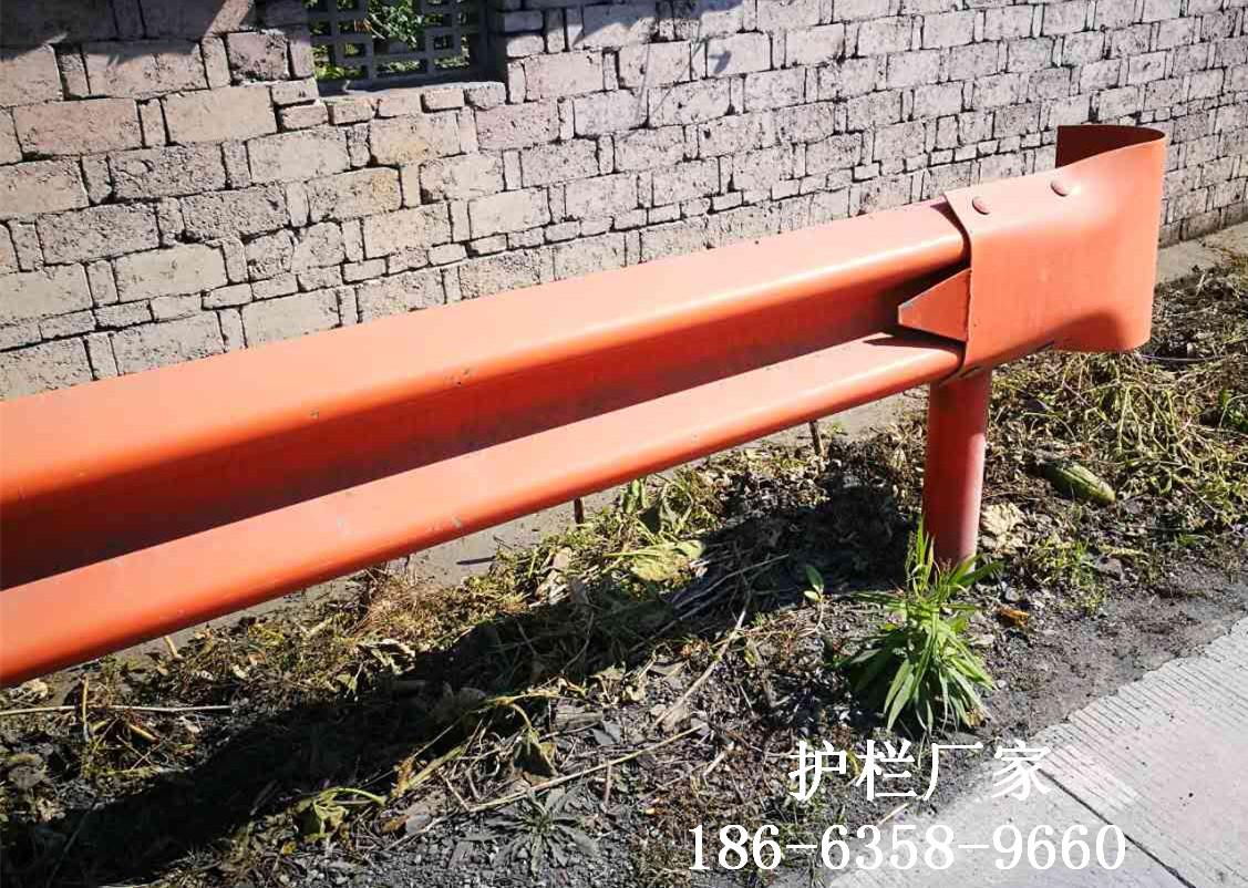 現(xiàn)貨W護(hù)欄板   波形鋼板護(hù)欄 護(hù)欄廠家直銷
