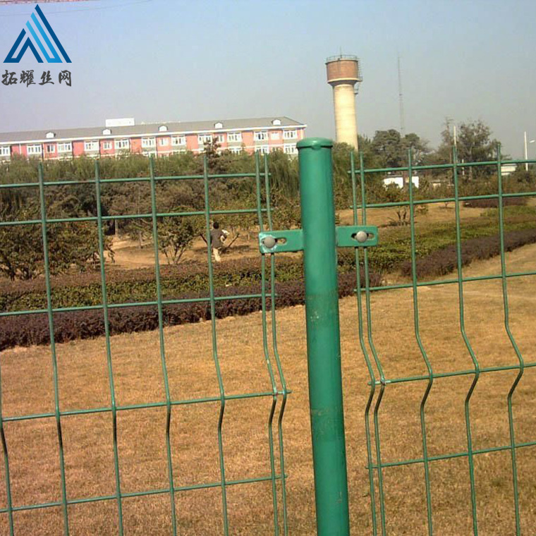 小區(qū)護(hù)欄網(wǎng)現(xiàn)貨 三角折彎護(hù)欄網(wǎng)