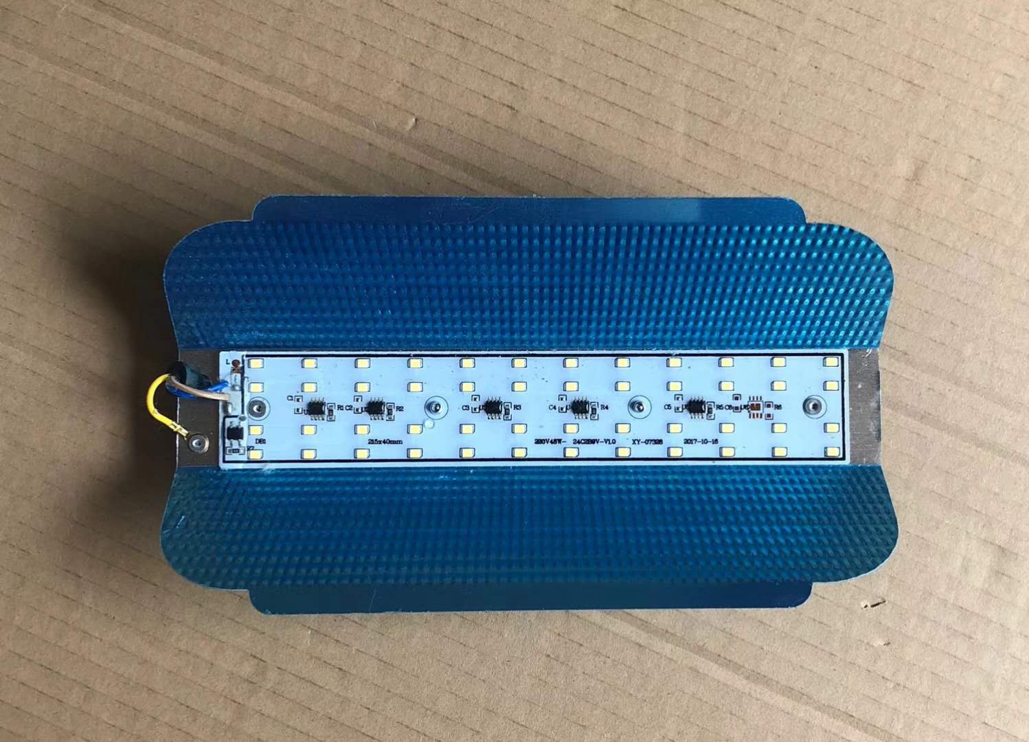 新產(chǎn)品LED碘鎢燈架50W100W
