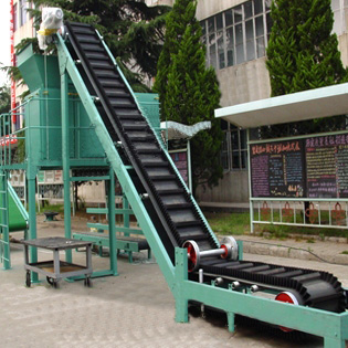 波狀擋邊帶式輸送機(jī)廠家--大傾角擋邊輸送機(jī)型號(hào)齊全--*惠