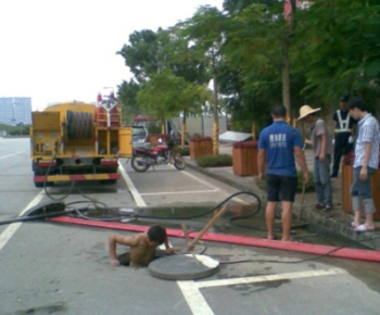 供應(yīng)南海西樵抽化糞池/化糞池清掏雅輝清潔公司用心服務(wù)