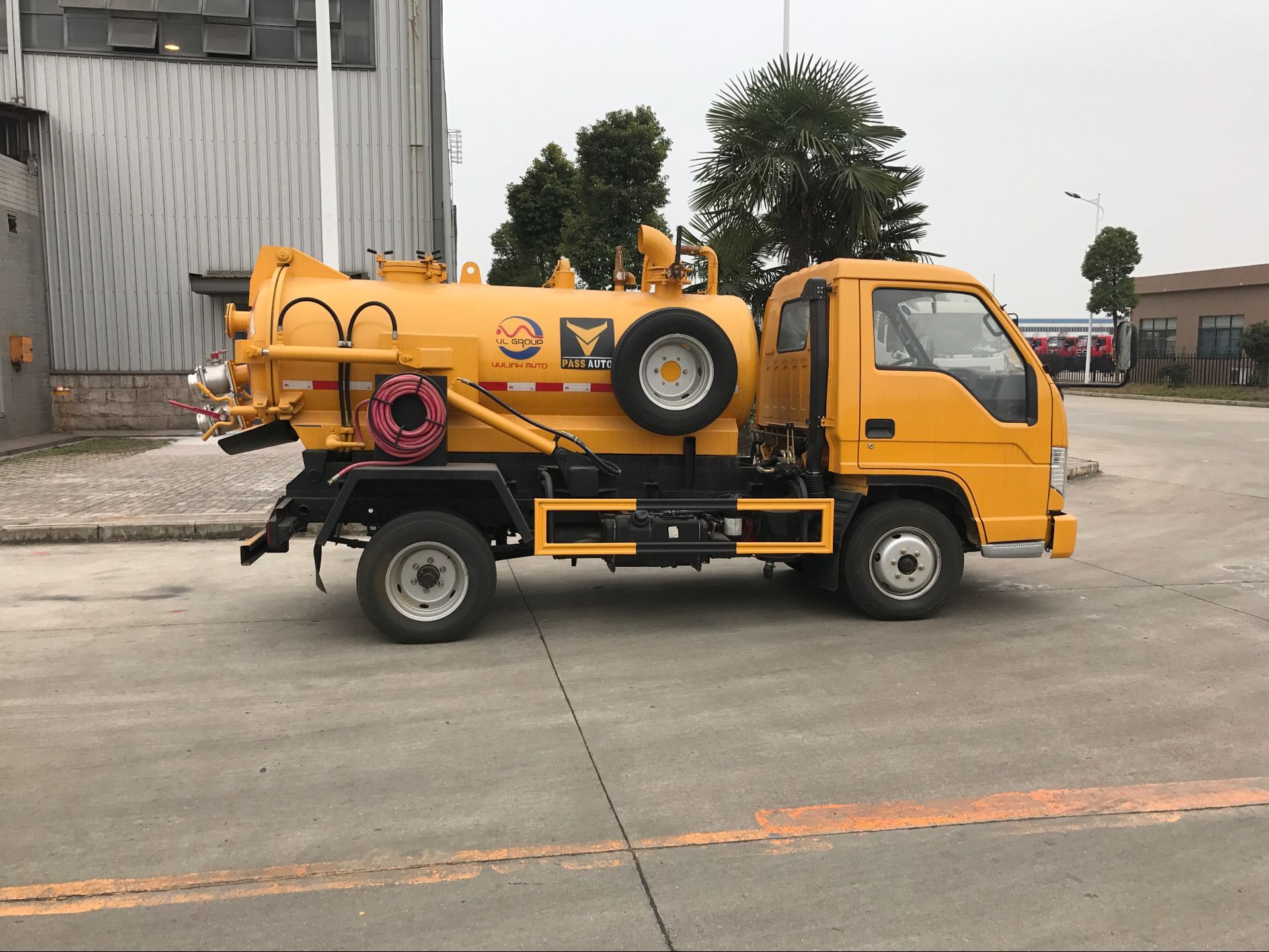 湖北隨州廠家直銷供應優(yōu)質(zhì)真空吸污車  可電議 歡迎洽談
