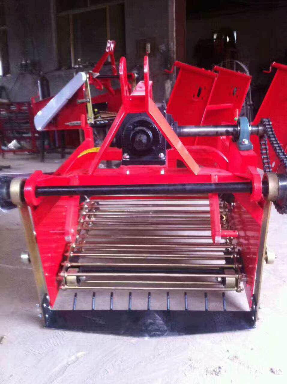 四輪拖拉機(jī)配套土豆，紅薯收獲機(jī)