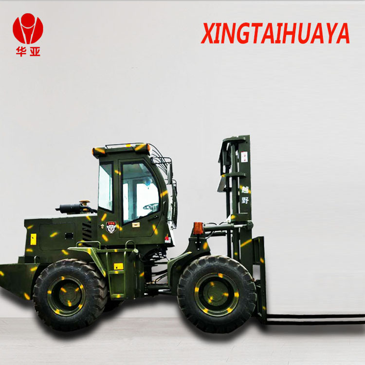 供應(yīng)4.5噸內(nèi)燃四輪驅(qū)動(dòng)越野叉車華亞廠家直銷品牌商家越野叉車價(jià)格