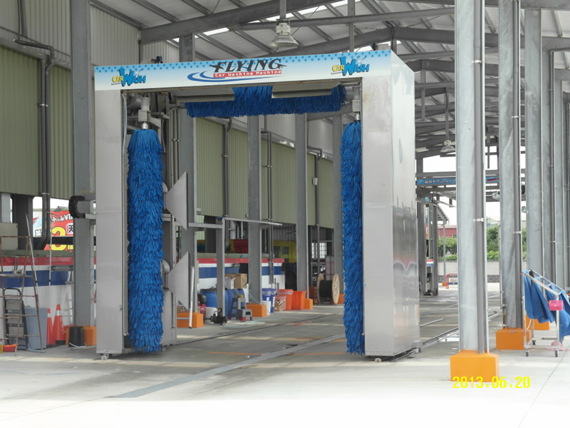 供應(yīng)富來盈電腦洗車機 FLYING大巴洗車機公交洗車機