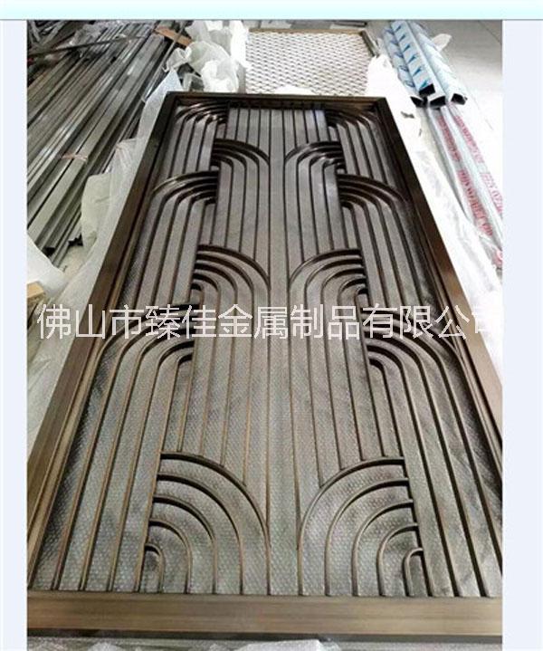 不銹鋼屏風(fēng)生產(chǎn)廠家臻佳金屬供應(yīng)玫瑰金金屬花格酒店大廳隔斷弧形屏風(fēng)