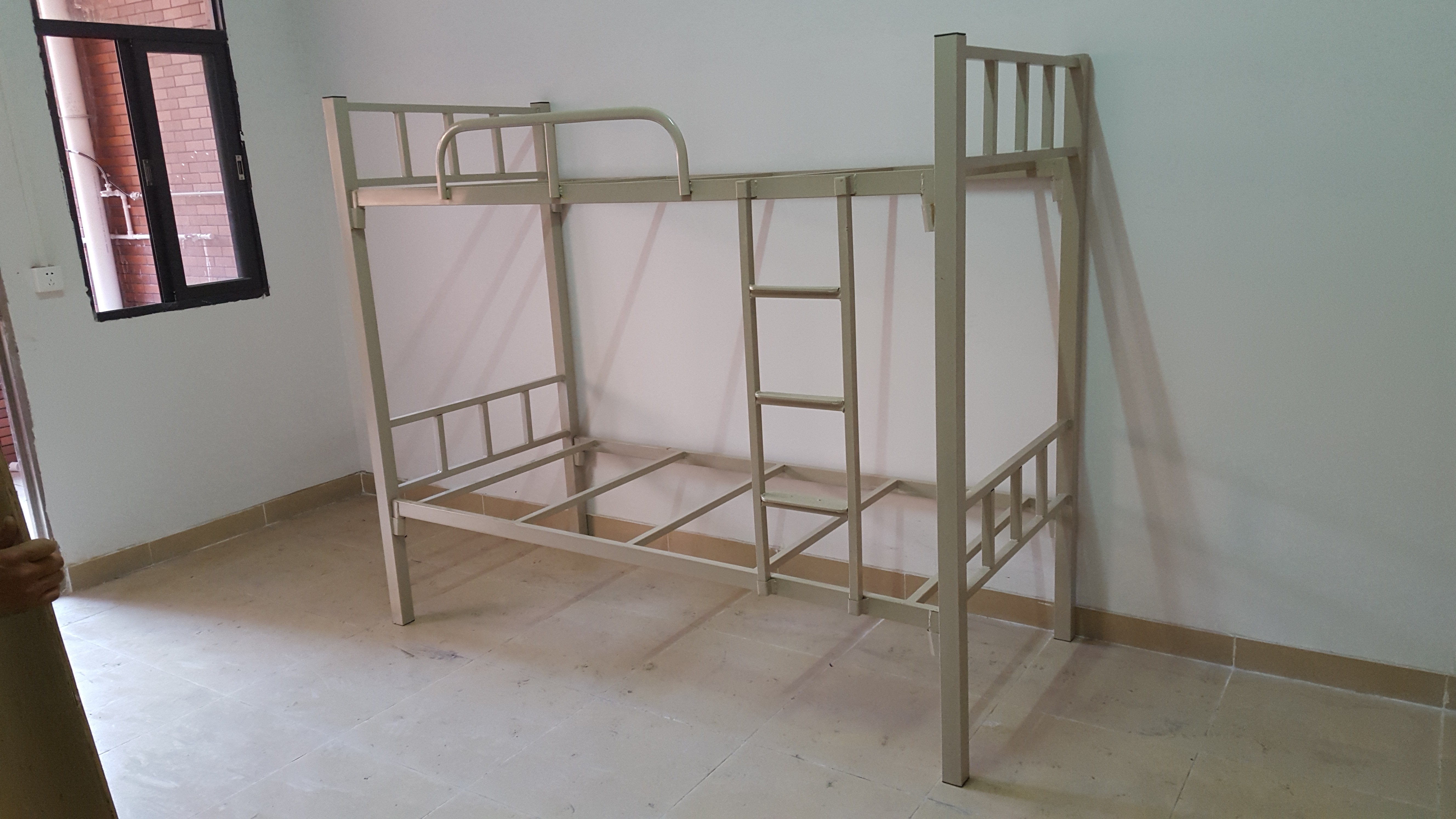 鐵架床/雙層鐵架床/鐵架金屬床廣東升華家具專業(yè)鐵床供供應(yīng)商