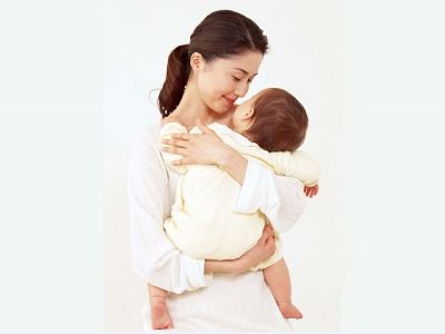 信拓家政提供赴港專業(yè)的有愛(ài)心的育嬰師月嫂     高端家政保姆