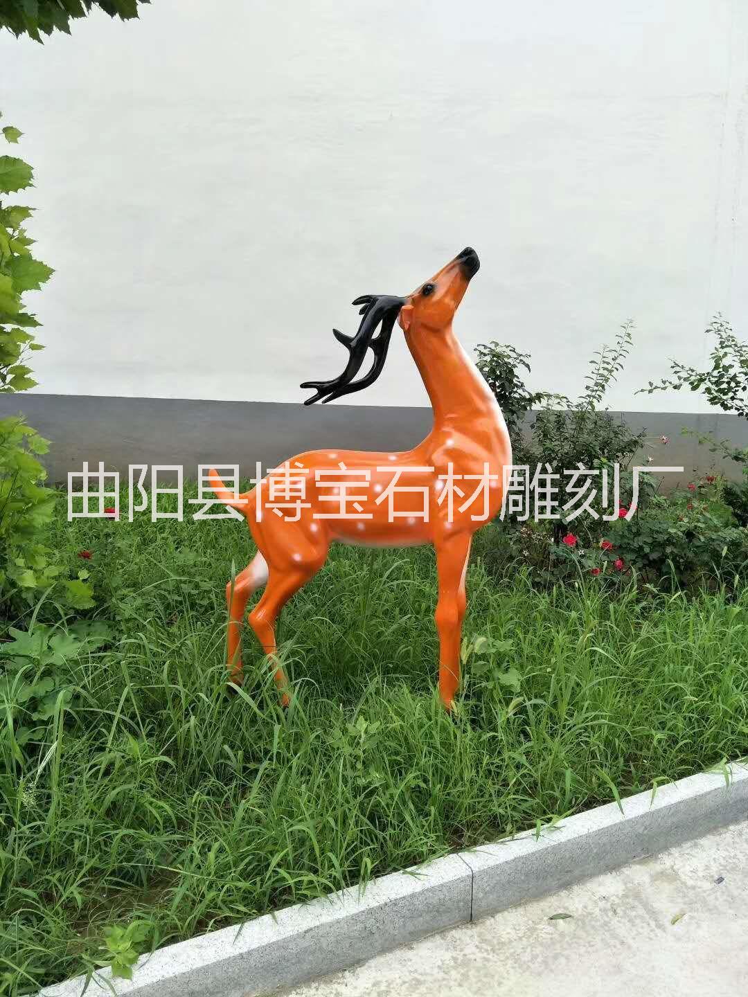 玻璃鋼梅花鹿雕塑 草地?cái)[放 園林綠色景觀小鹿 母子鹿擺件