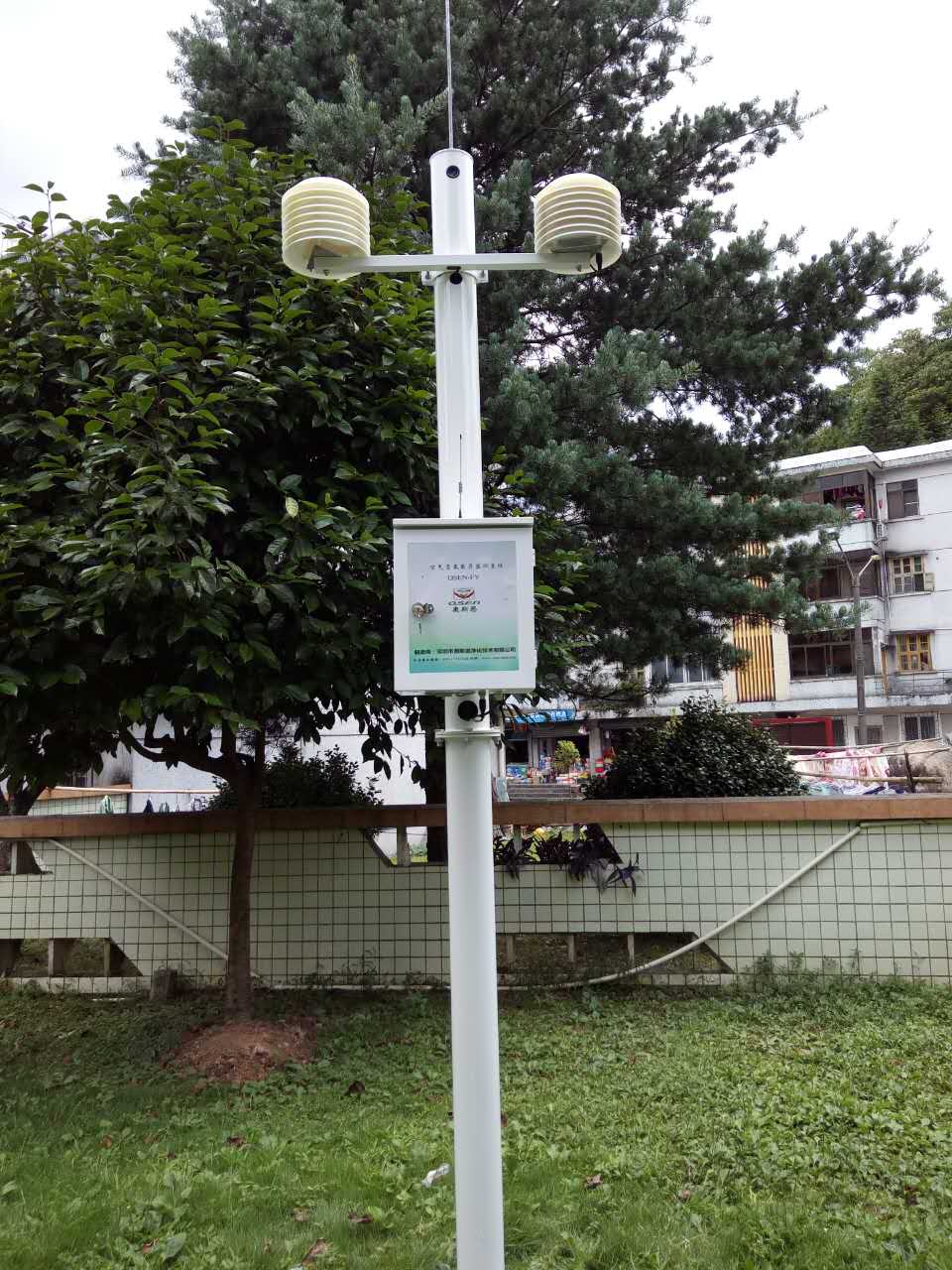 負(fù)離子濃度與環(huán)境PM2.5監(jiān)測儀| 風(fēng)景區(qū)負(fù)氧離子監(jiān)測系統(tǒng)