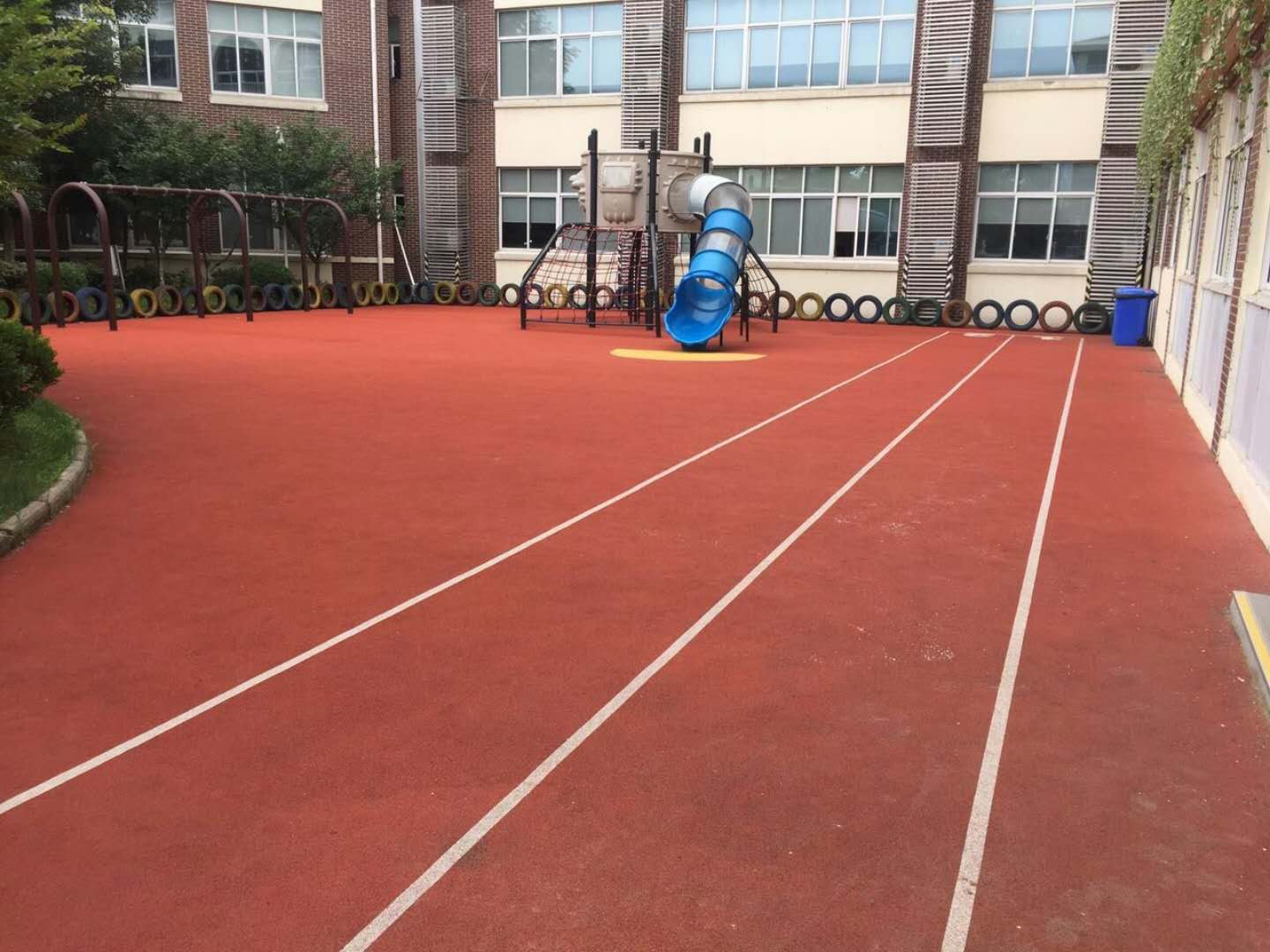 塑膠顆粒膠水塑膠跑道材料