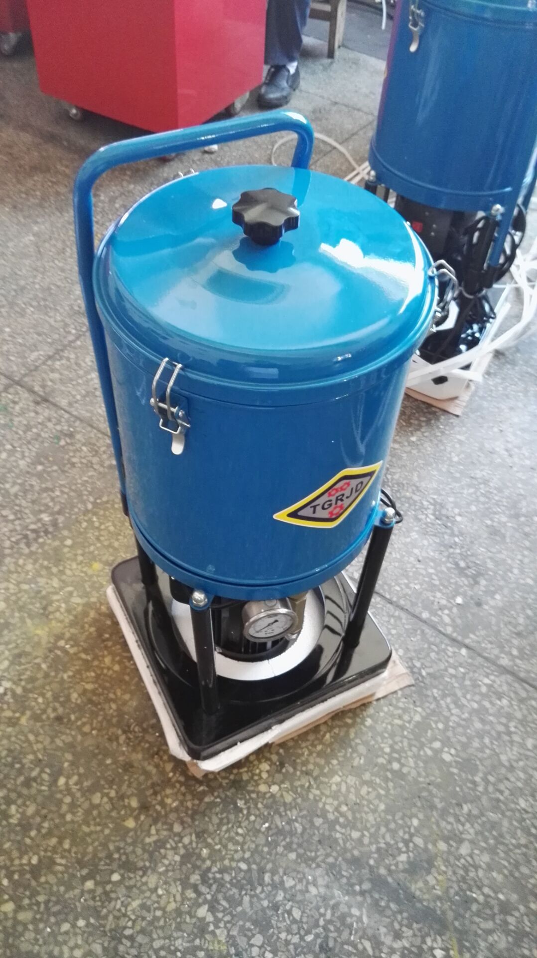 供應(yīng)TI-20A電動(dòng)黃油機(jī) 移動(dòng)式電動(dòng)黃油機(jī)