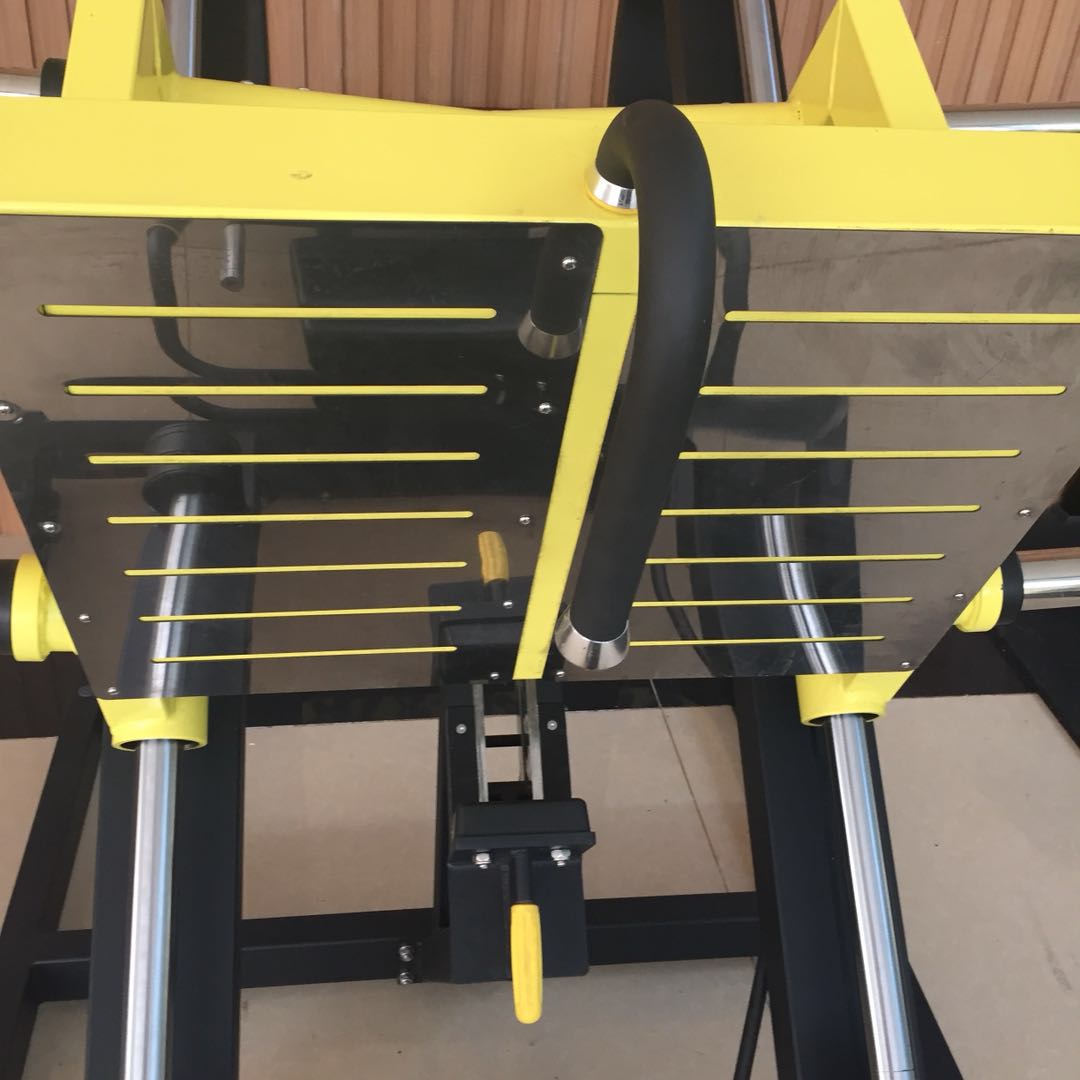 45度線形蹬腿訓練器