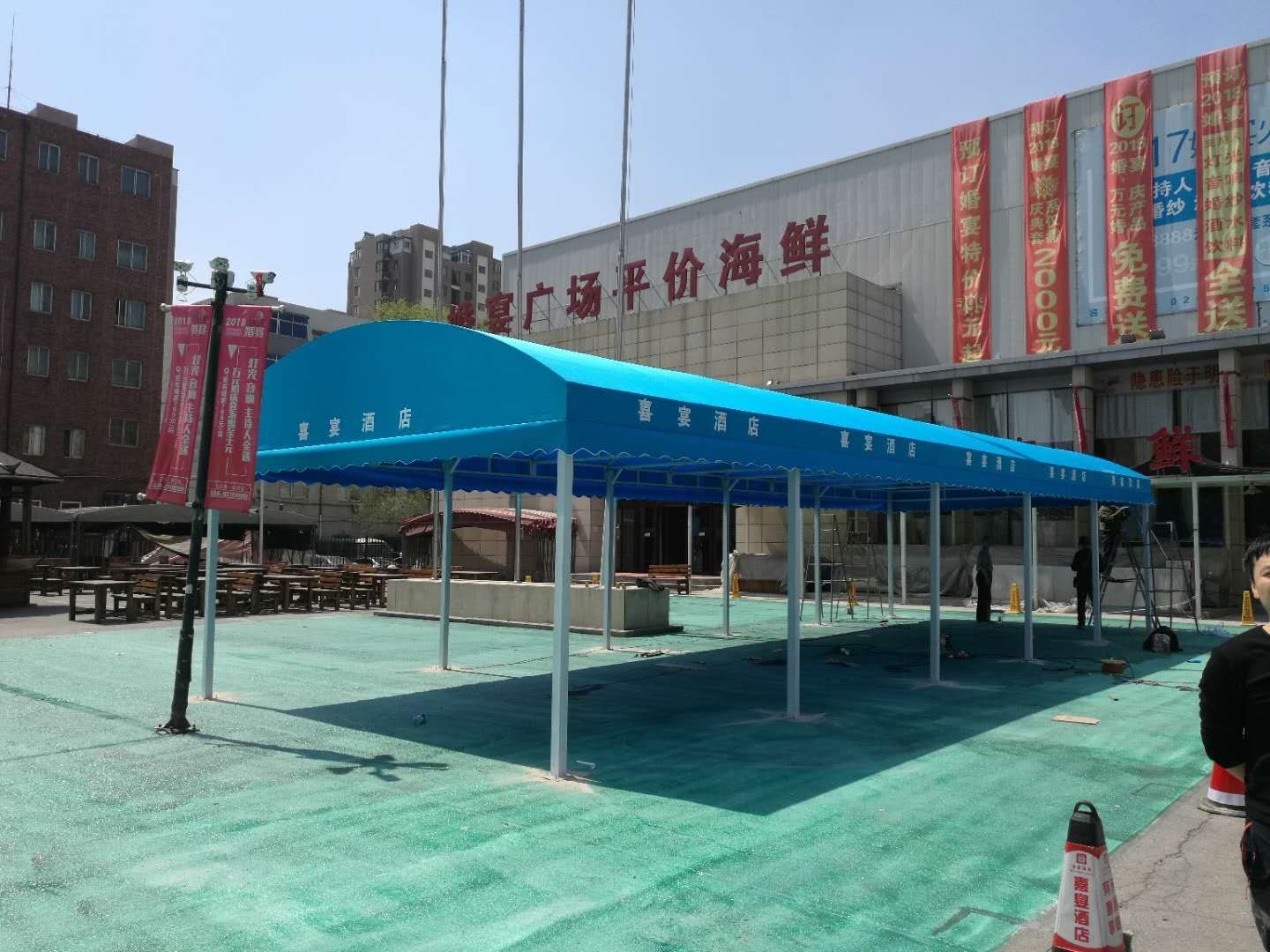 廠家直銷疊帆布遮陽(yáng)擋雨移動(dòng)推拉篷