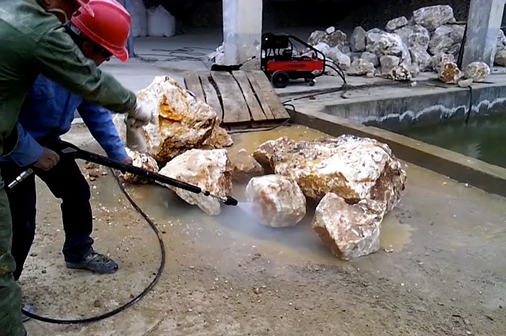 萊州石材拉毛用高壓清洗機 平度石材翻新用高壓水噴砂機 黑色板材打毛用高壓水設(shè)備 石材拉毛高壓水噴砂機