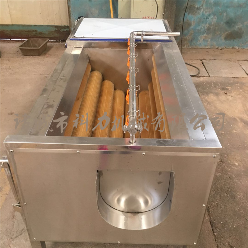 毛輥去皮清洗機(jī)廠家*優(yōu)質(zhì)品質(zhì) 蘿卜去皮清洗機(jī)廠家全新紅薯去皮