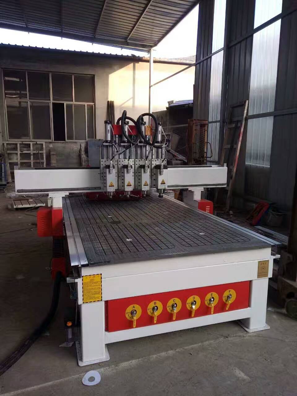 航暢1325全自動數(shù)控開料機  板式家具生產(chǎn)線