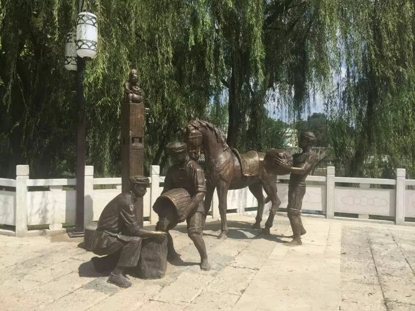 民俗文化雕塑鑄銅雕塑小吃街復(fù)古商業(yè)街步行街人物雕塑