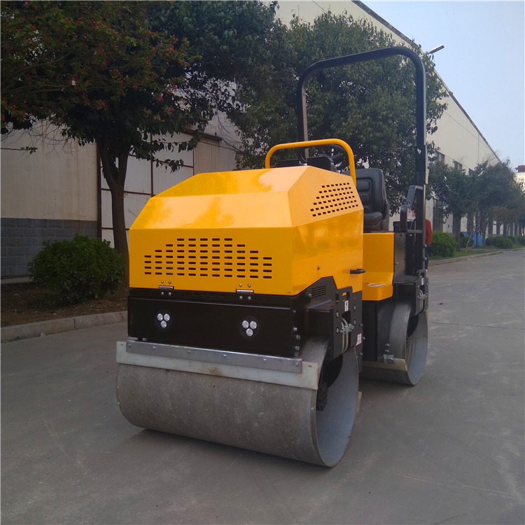 2噸駕駛式壓路機特價銷售 質(zhì)量不變 全液壓全進口雙驅(qū)雙振振動碾子
