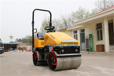 山東小型座駕式壓路機(jī)特點(diǎn)有哪些？