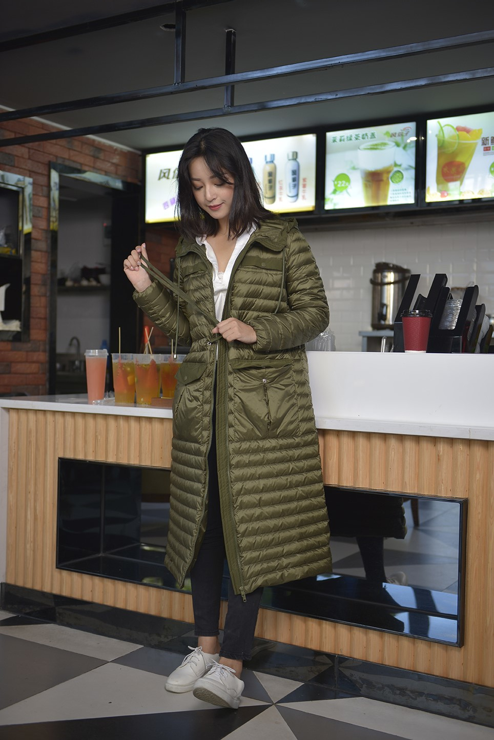 品牌羽絨服貼牌廠家，羽絨服貼牌工廠，羽絨服貼牌加工，貼牌生產(chǎn)羽絨服，羽絨服貼牌價(jià)格