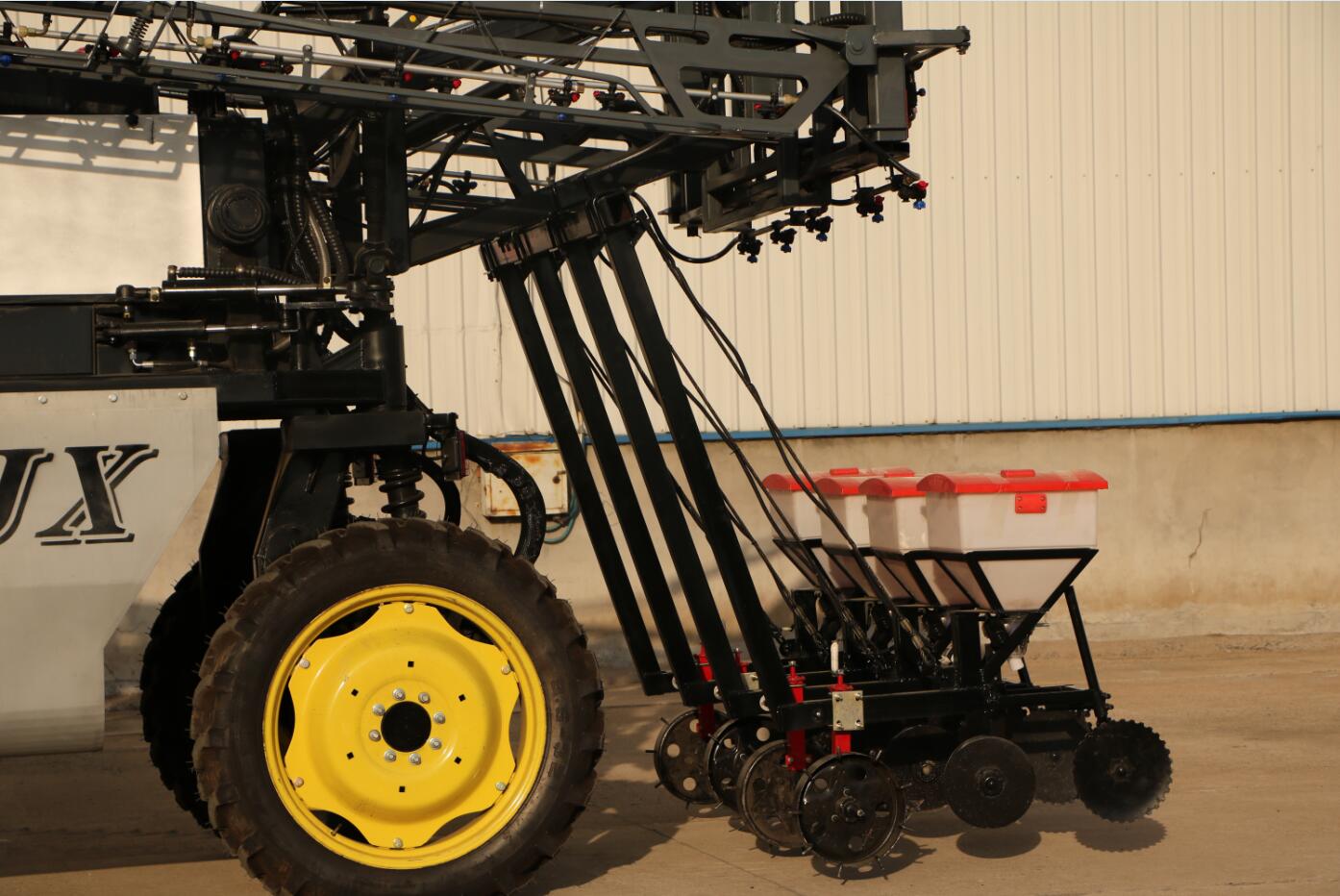 中耕施肥機就選豐諾植保增產(chǎn)增收效果顯著