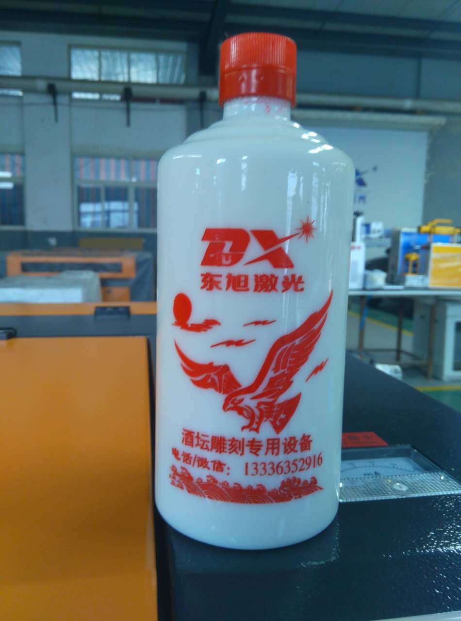 酒瓶打印機(jī)雕刻機(jī)酒壇雕刻機(jī)打印機(jī)噴砂機(jī)刻字機(jī)