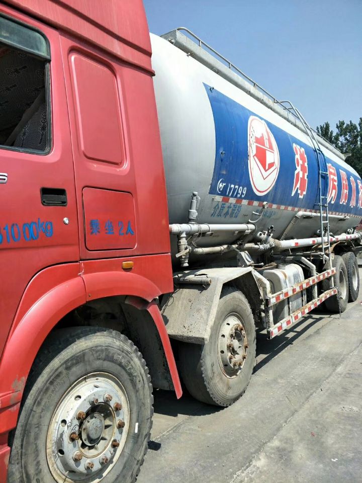 *出售11年豪沃灌車(chē)*后八  豪沃罐車(chē) 罐車(chē)   可留定金 歡迎電議