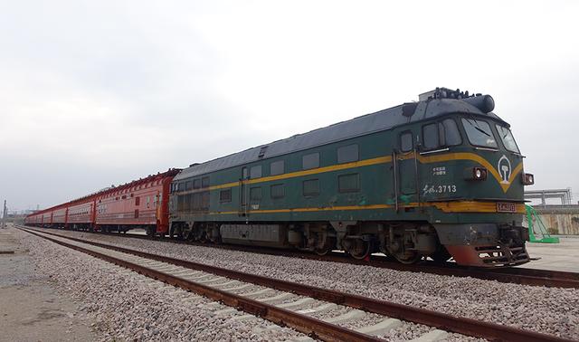 舊鐵路綠皮車廂回收,綠皮車廂哪里有回收的,二手鐵路火車車廂批發(fā)供應(yīng)