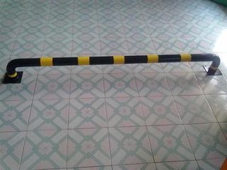 廠家定制鋼管擋輪桿 黃黑烤漆擋車杠 M型防撞桿護欄陽江交通設(shè)施 擋車管