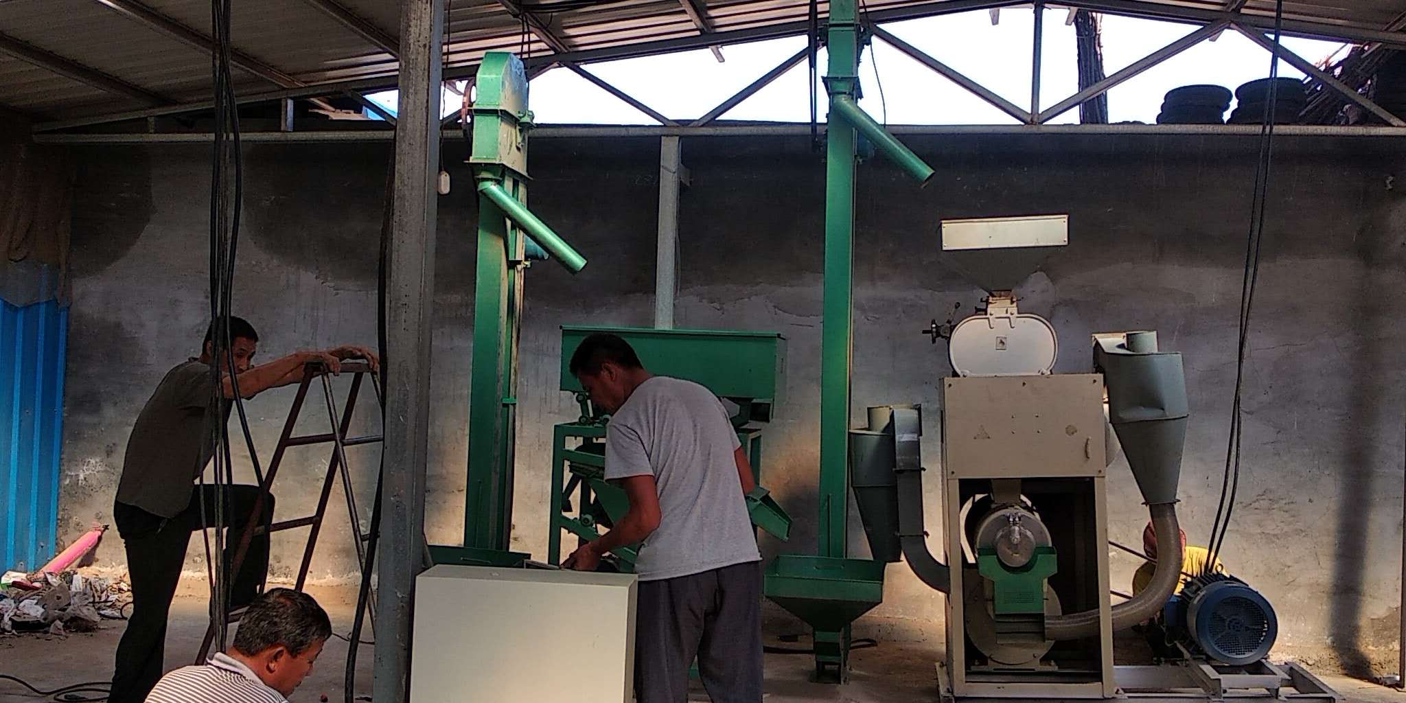 山東組合式谷子脫皮機(jī)  山東組合式谷子脫皮機(jī)安裝好調(diào)試