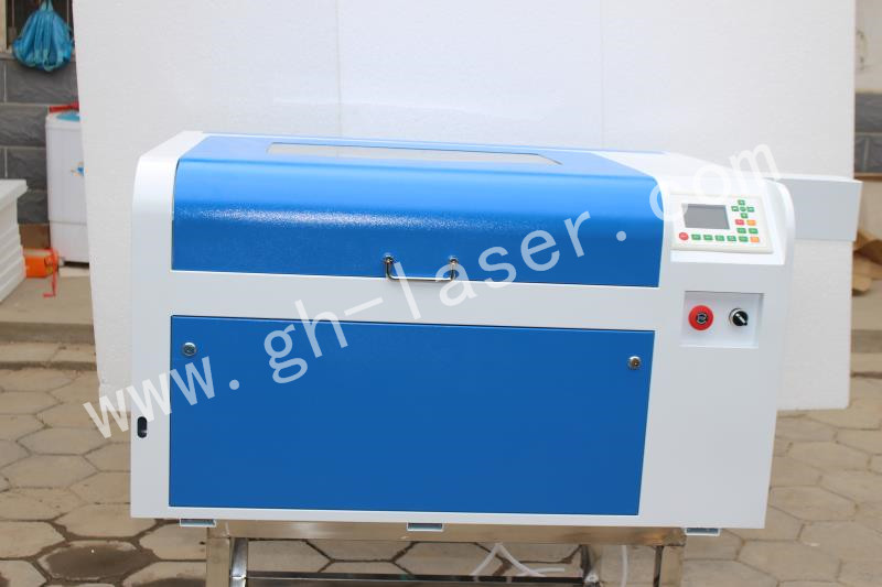 4060光繪激光雕刻機葫蘆竹木木版畫酒瓶酒壇皮革布料亞克力激光雕刻切割打孔廠家現(xiàn)貨