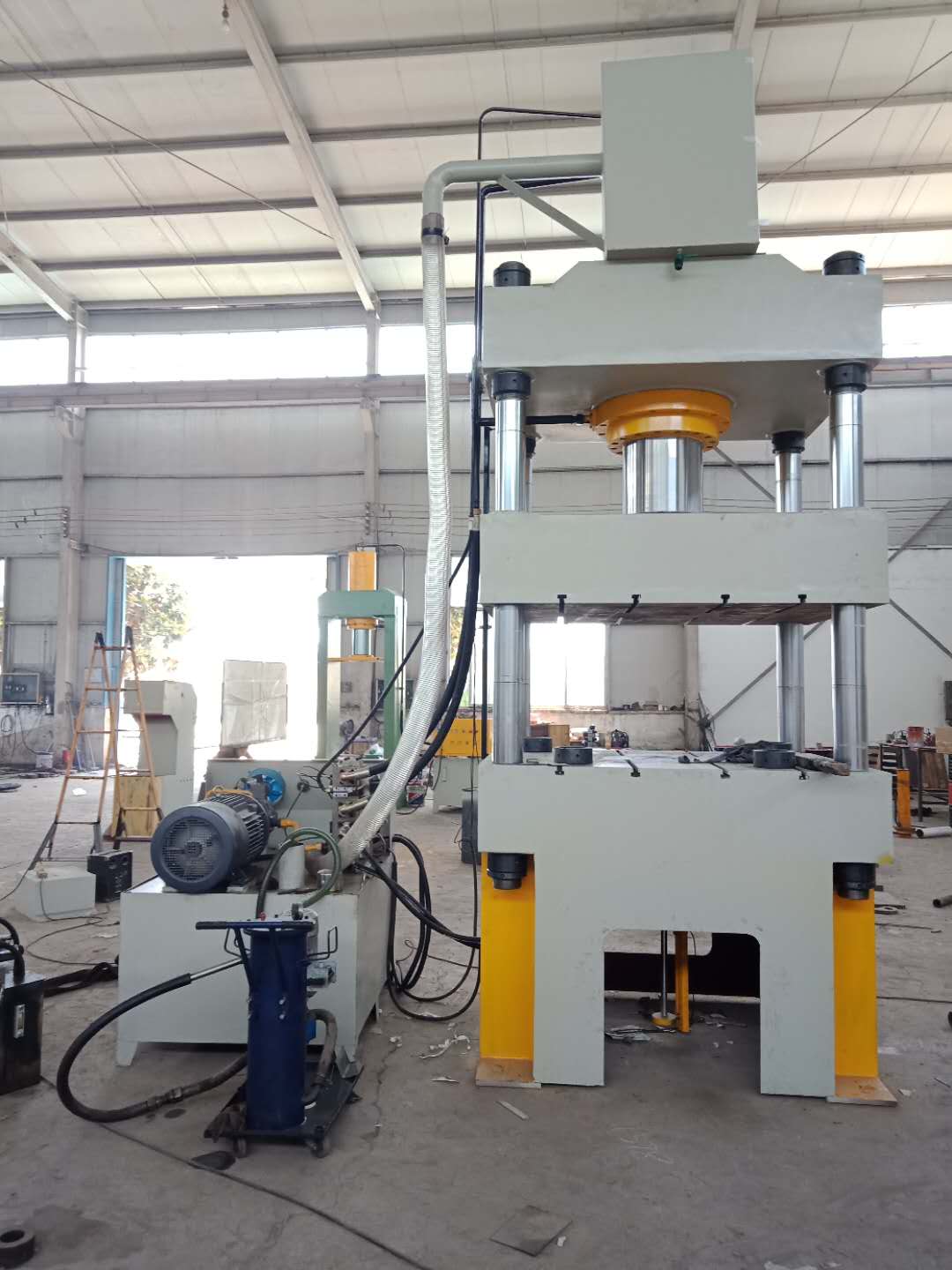 Y32-315T三梁四柱液壓機(jī)壓