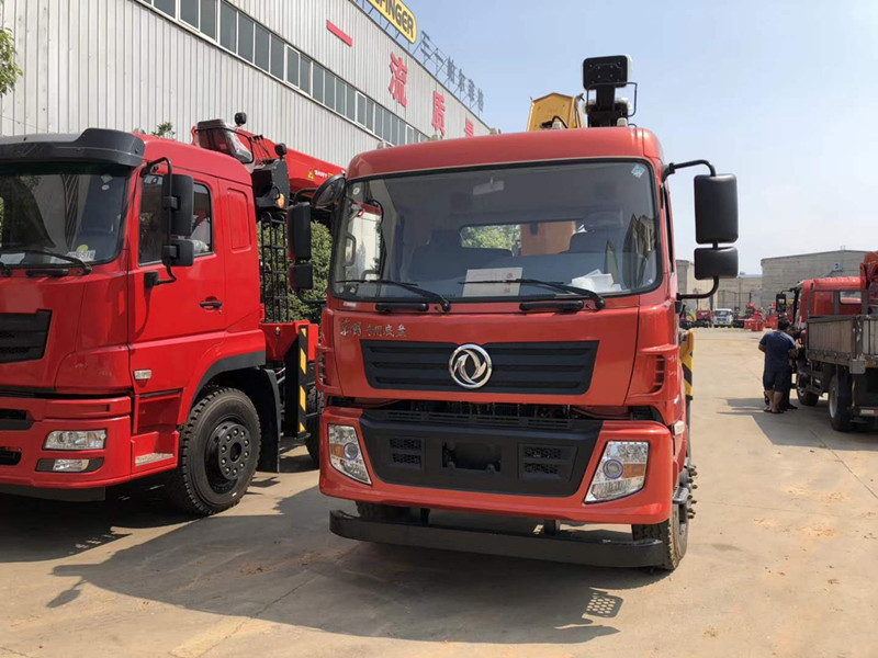 東風(fēng)12噸隨車吊一輛多少錢 徐工12噸隨車吊一輛多少錢