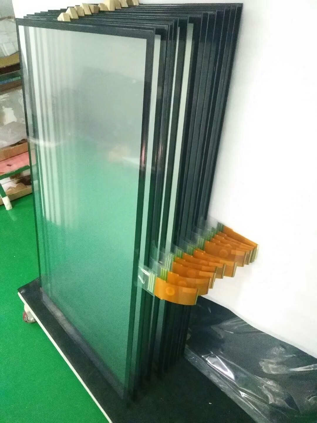 電容觸摸產(chǎn)品43寸55寸65寸*惠，來(lái)圖隨意制定《深圳市風(fēng)谷創(chuàng)新技術(shù)有限公司》 電容觸摸產(chǎn)品43寸55寸65寸