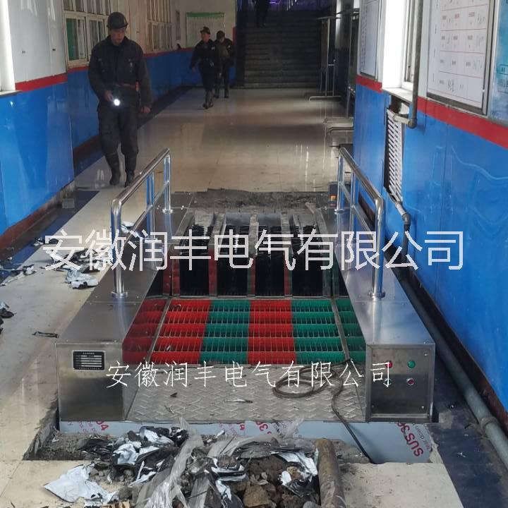 礦用全自動洗靴機(jī) 防水防靜電耐磨耐腐蝕洗靴機(jī) 煤礦*全自動洗鞋機(jī) 分體式全自動洗靴機(jī)