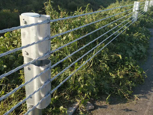 成都纜索護欄、成都鋼絲繩護欄、成都道路纜索護欄、成都五索纜索護欄、繩索護欄