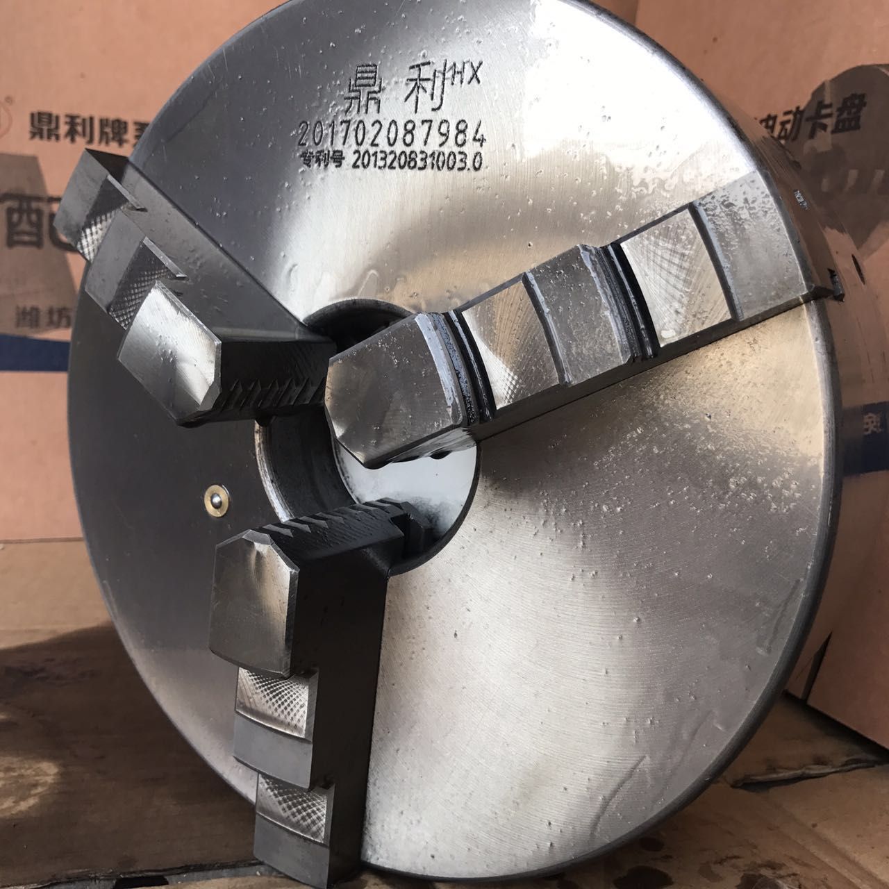廠家直銷批發(fā)上門200 250 320自定心電動卡盤 250三爪電動卡盤  鼎利電動卡盤