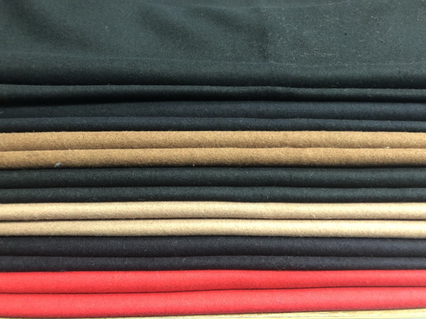 江陰市毛呢生產(chǎn)廠家， 江陰市麥呢生產(chǎn)廠家，江陰市雙面呢生產(chǎn)廠家，江陰市千鳥格生產(chǎn)廠家