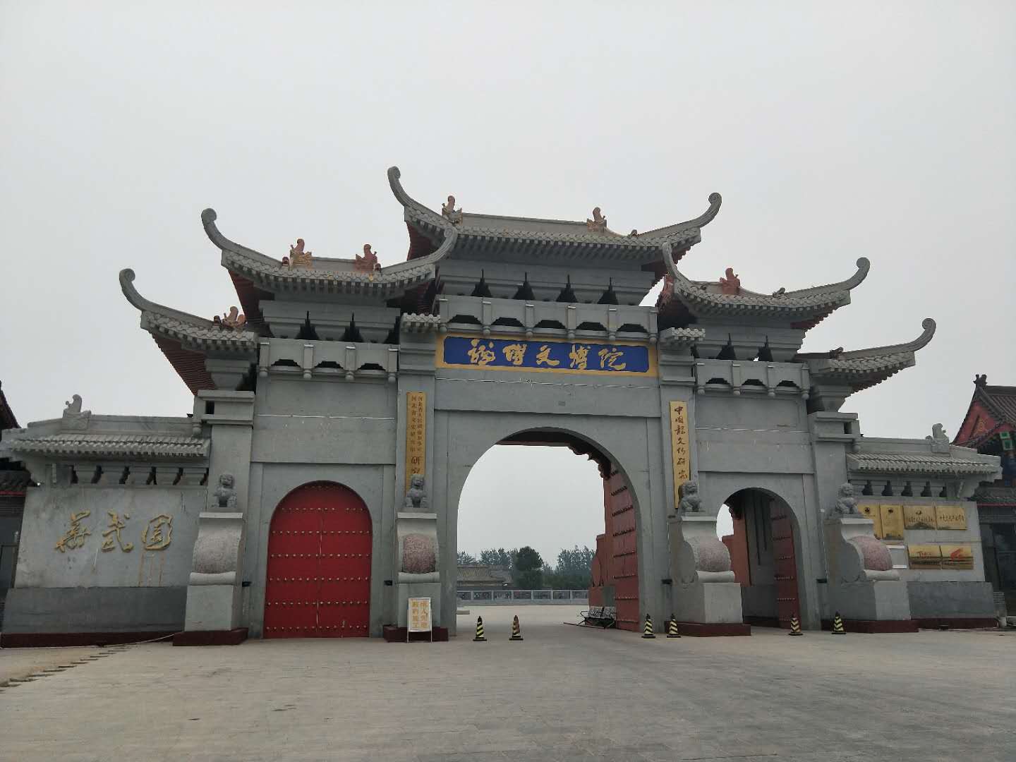 曲陽(yáng)石雕牌樓  陵園石雕牌樓  曲陽(yáng)石雕牌樓  石雕牌樓廠家 景區(qū)石雕牌樓  河北景區(qū)石 河北景區(qū)石雕牌樓