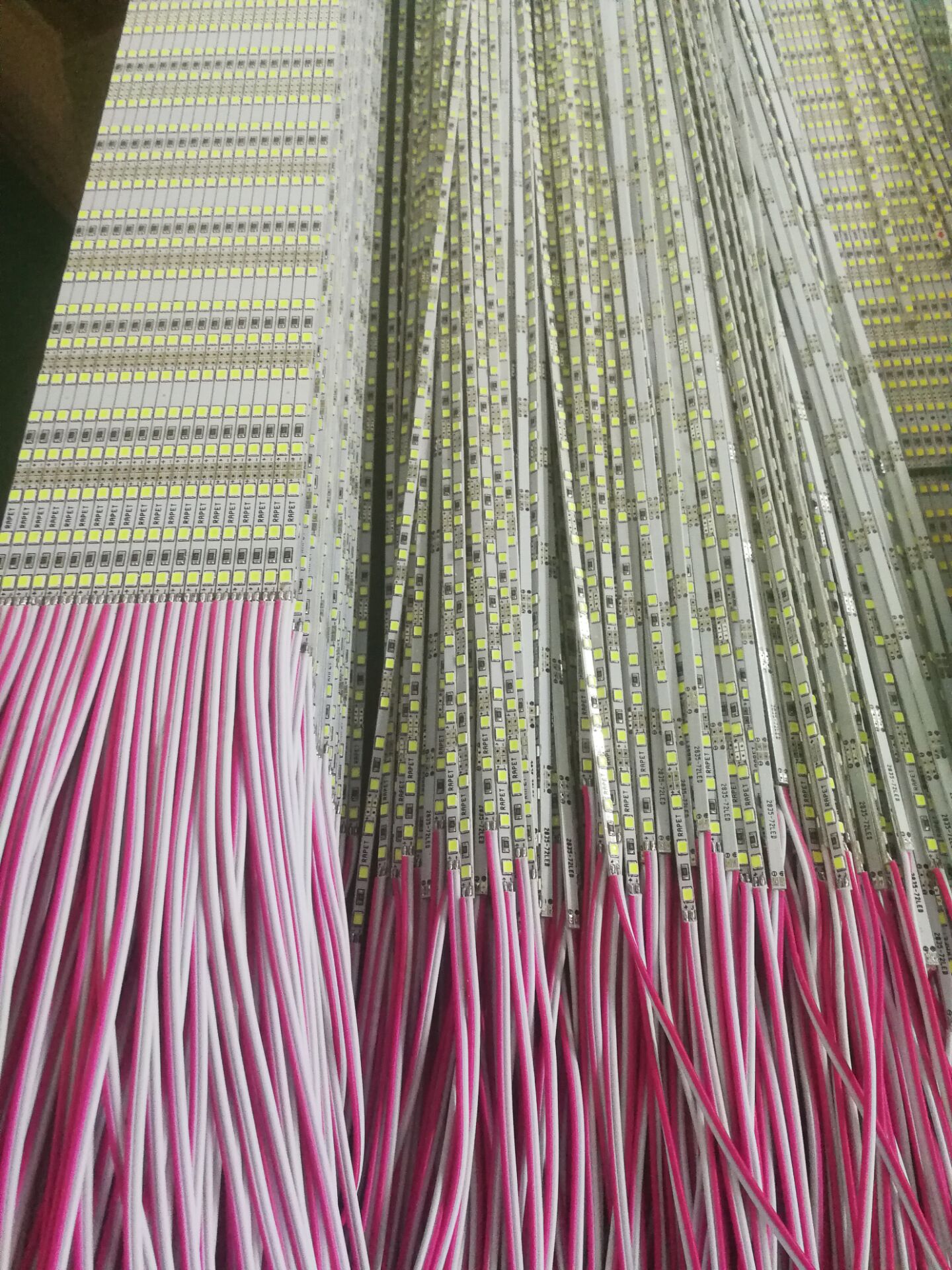 4毫米燈條一米90燈4mm超薄燈箱燈條高亮壽命長(zhǎng)12V優(yōu)惠出售 4MM超薄燈條