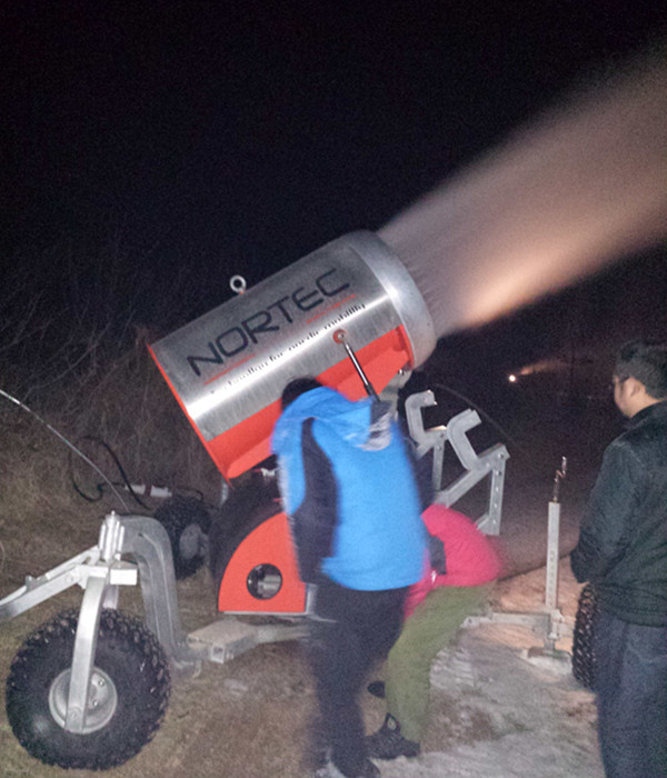 標(biāo)準(zhǔn)國(guó)產(chǎn)造雪機(jī)臨界溫度高溫造雪 滑雪場(chǎng)造雪機(jī)原理參數(shù)  人工造雪機(jī) 制雪機(jī)