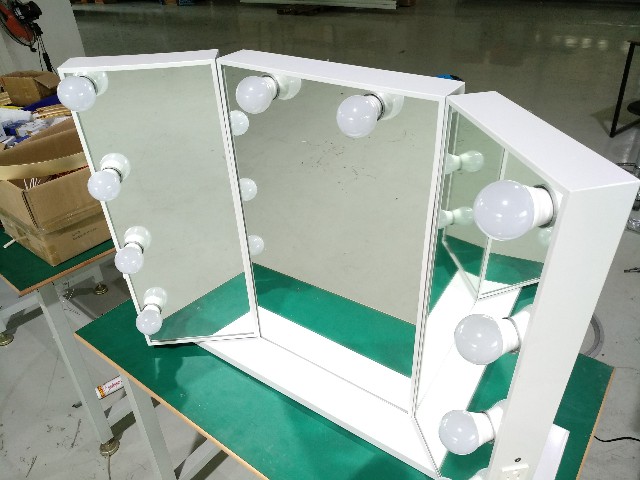 廠家直銷(xiāo) 三折化妝鏡 好萊塢美容折疊鏡 帶框調(diào)光鏡 三折鏡 折疊化妝鏡