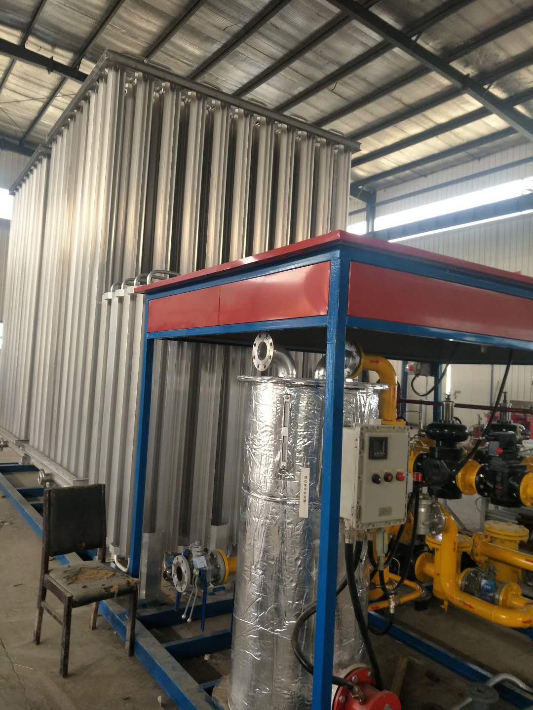 榮鋮燃?xì)庠O(shè)備1300立方LNG氣化調(diào)壓撬裝設(shè)備