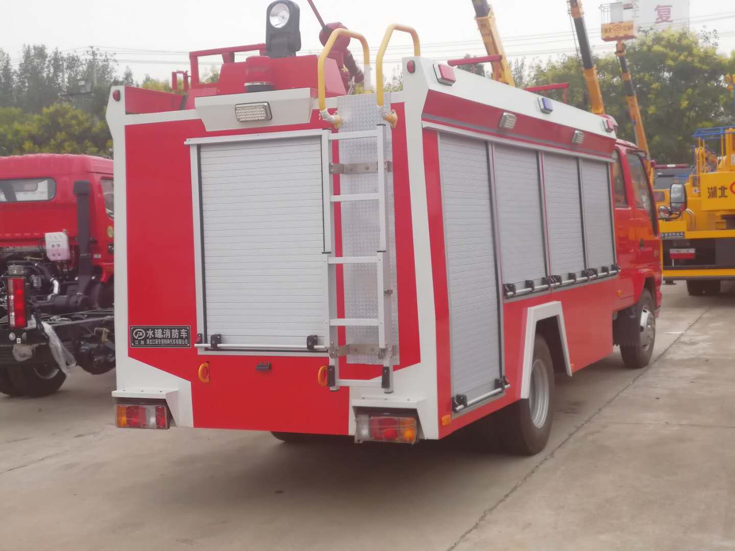 供應(yīng)：陶瓷廠用消防車，專業(yè)消防設(shè)備，品優(yōu)價(jià)廉