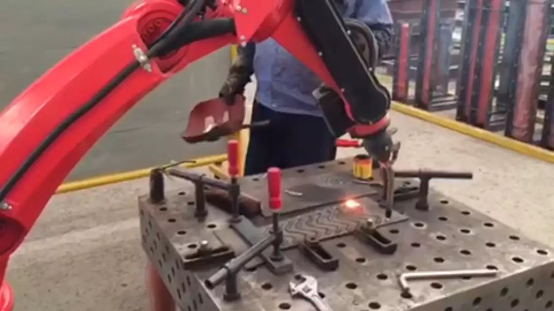 焊接機器人價格表  焊接機器人廠家   廣州焊接機器人廠家 番禺焊接機器人廠家 廠家直銷焊接機器人 焊接機器人